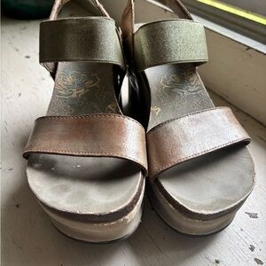 Stylish Brown and Green Women's Sandals